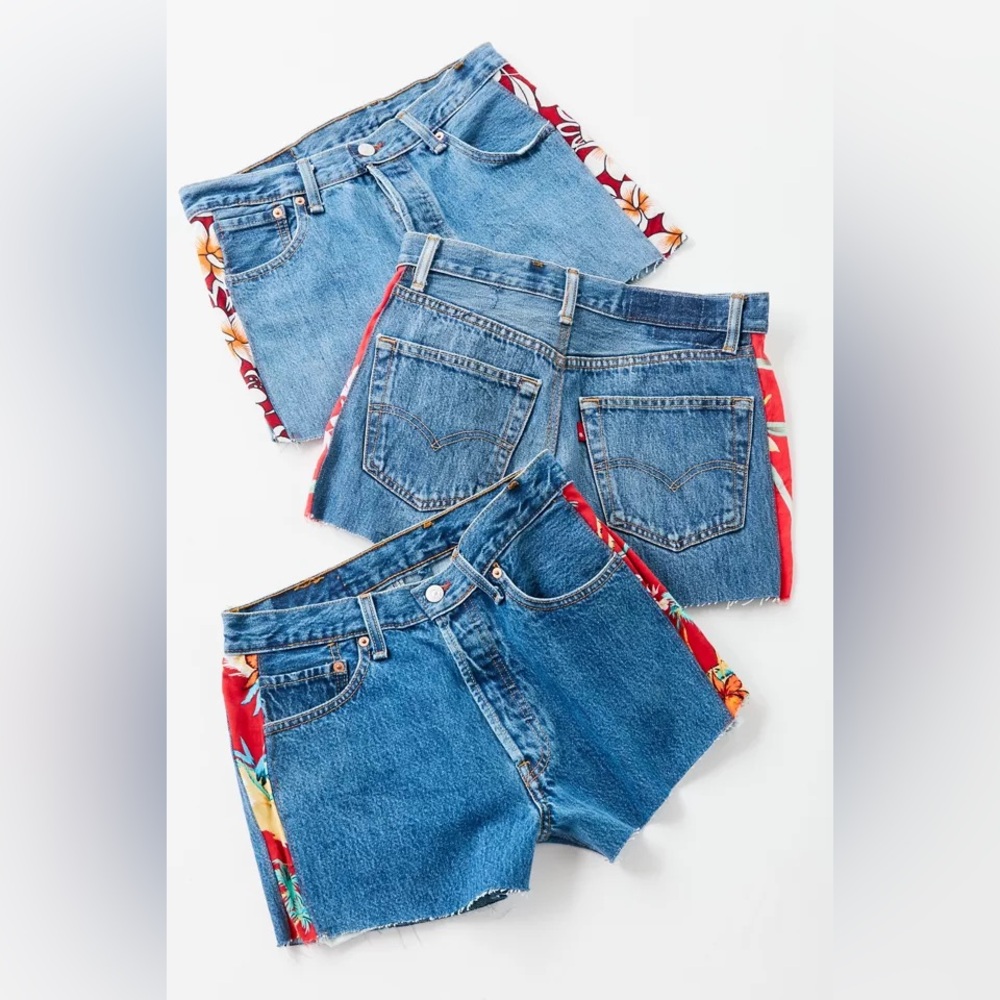 Levi’s 550 Relaxed Fit Tropical Insert Recycled Denim Shorts 🌴 Urban Renewal